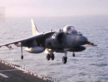Βίντεο: Απονηώσεις και προσνηώσεις AV-8B Harrier στο USS Bonhomme Richard
